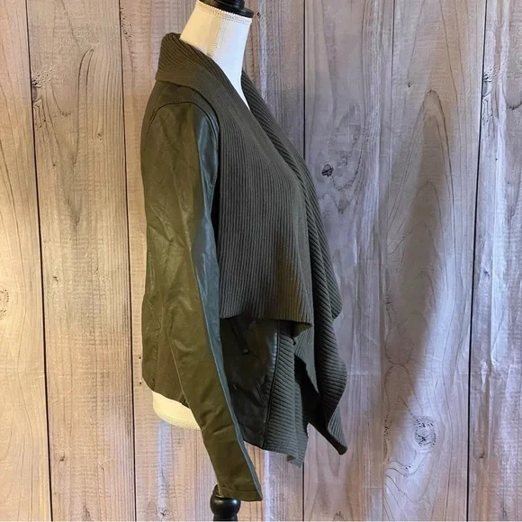 ✅HOST Pick✅ Blank NYC Open Style Jacket, Medium - Picture 2 of 8